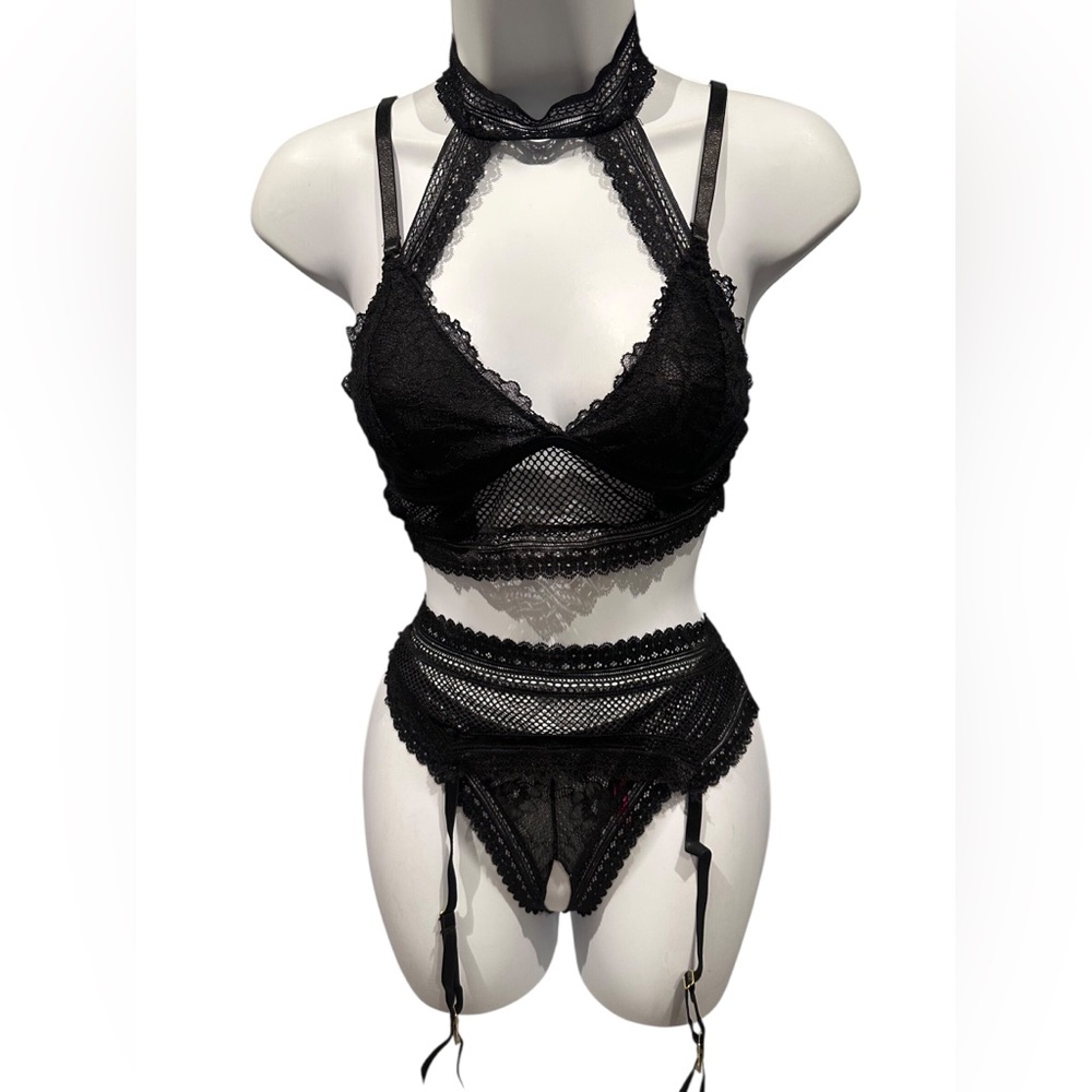 Seven ‘til Midnight 3 Piece Set Black Lace Garter Belt Panty Bralette Medium